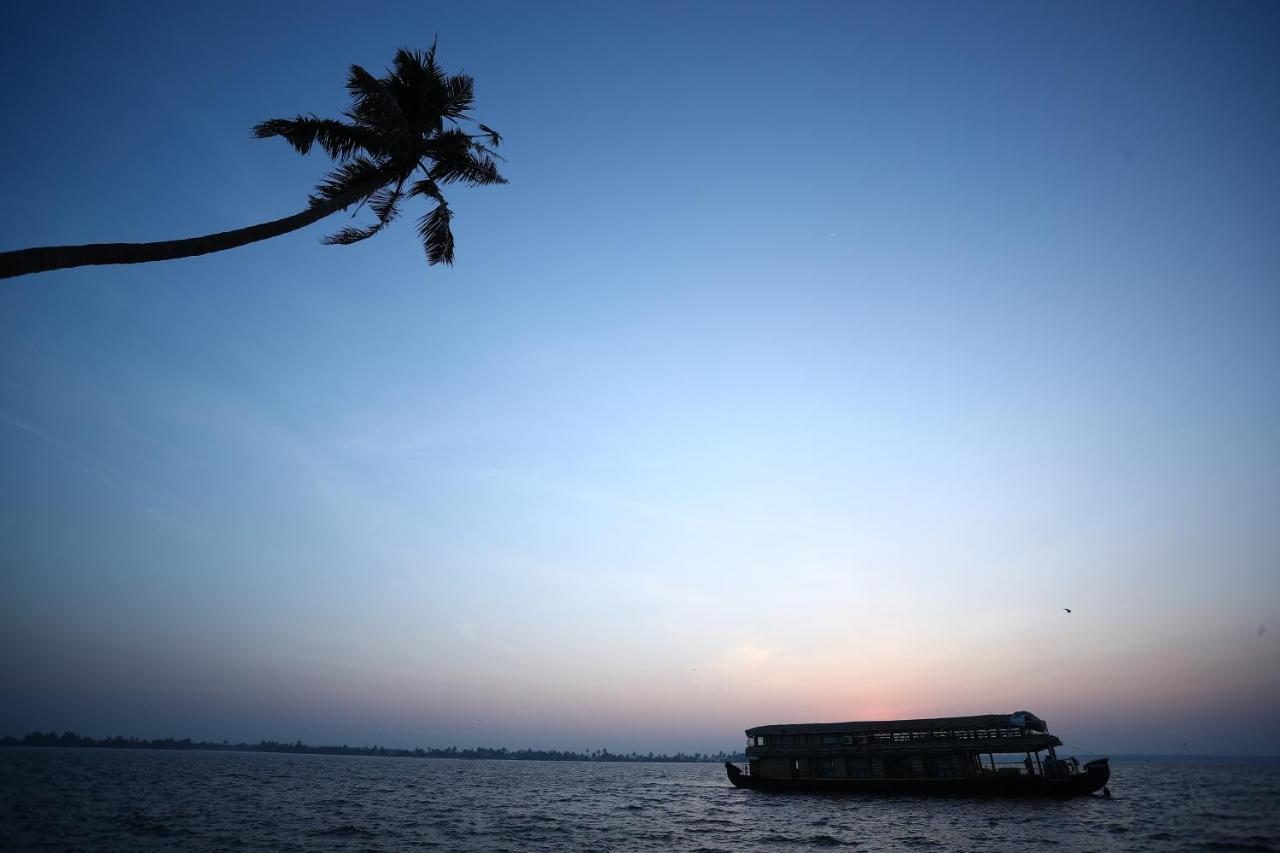 Friends Cruise, Nightstay Houseboat Alappuzha ภายนอก รูปภาพ