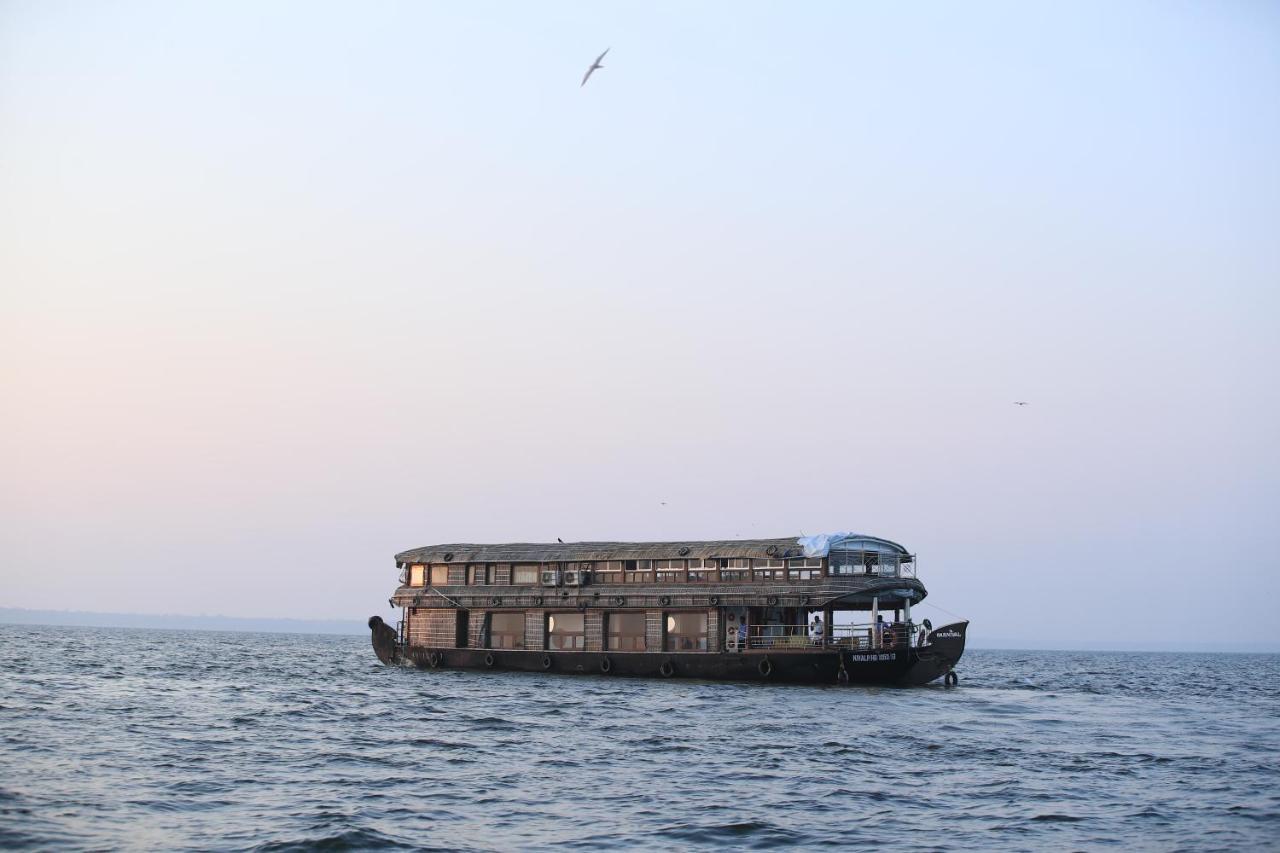 Friends Cruise, Nightstay Houseboat Alappuzha ภายนอก รูปภาพ