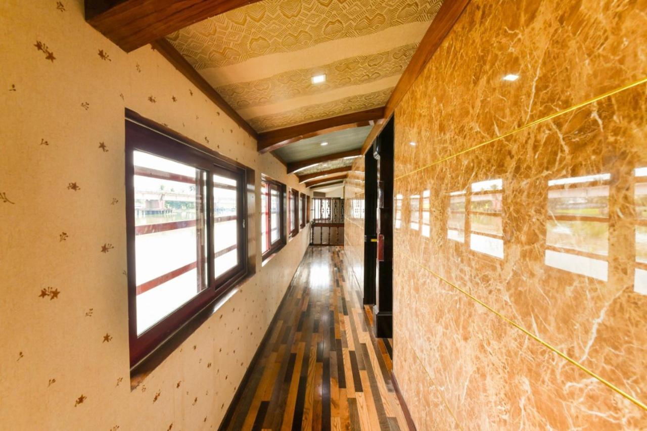 Friends Cruise, Nightstay Houseboat Alappuzha ภายนอก รูปภาพ