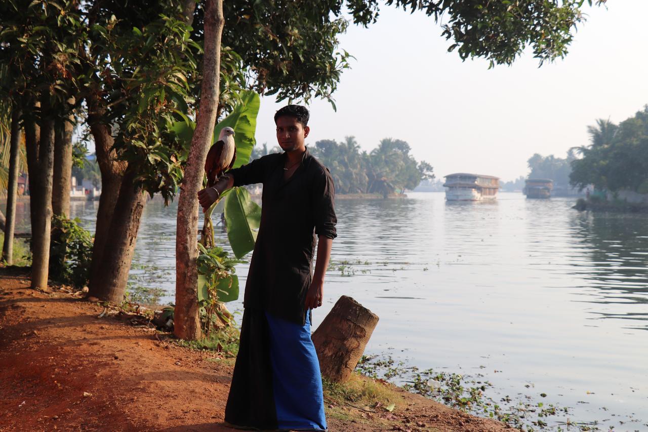 Friends Cruise, Nightstay Houseboat Alappuzha ภายนอก รูปภาพ