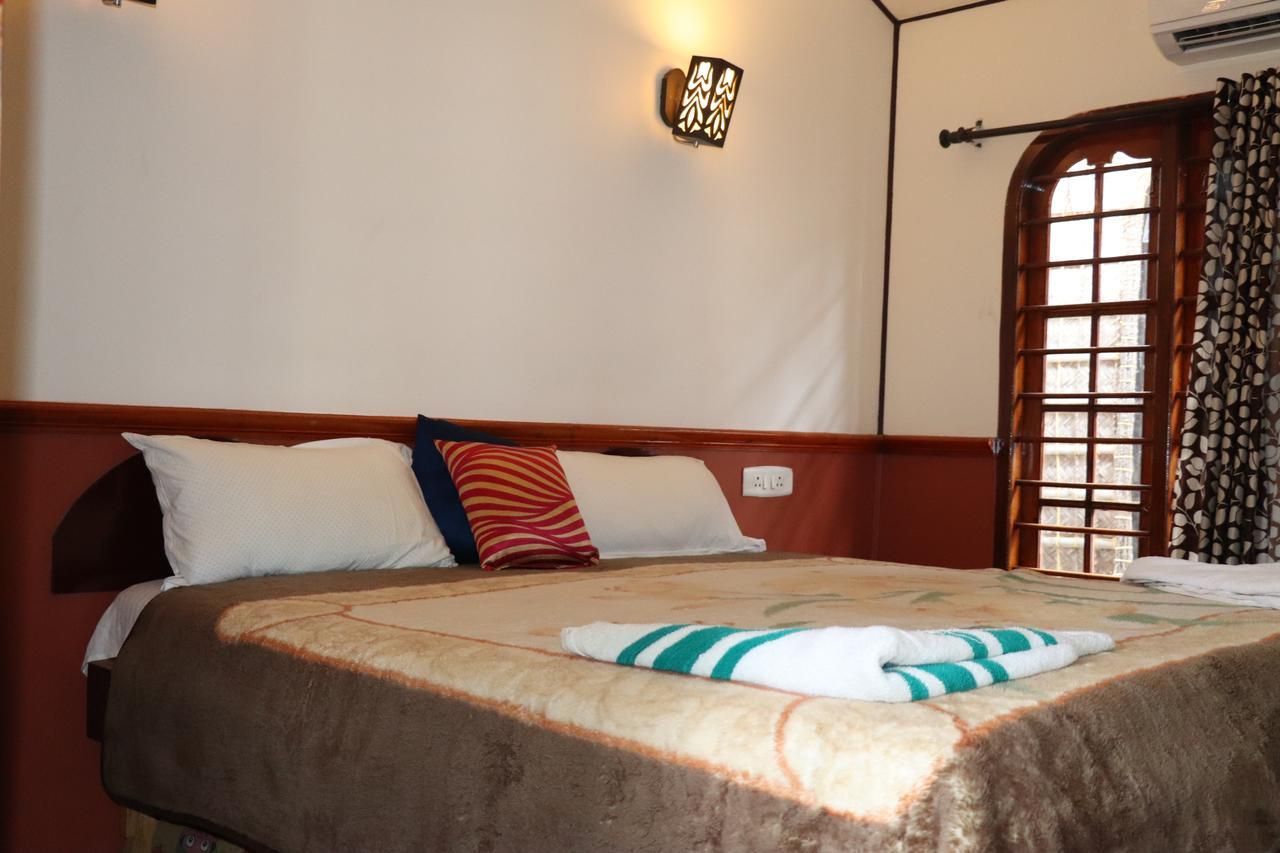 Friends Cruise, Nightstay Houseboat Alappuzha ภายนอก รูปภาพ
