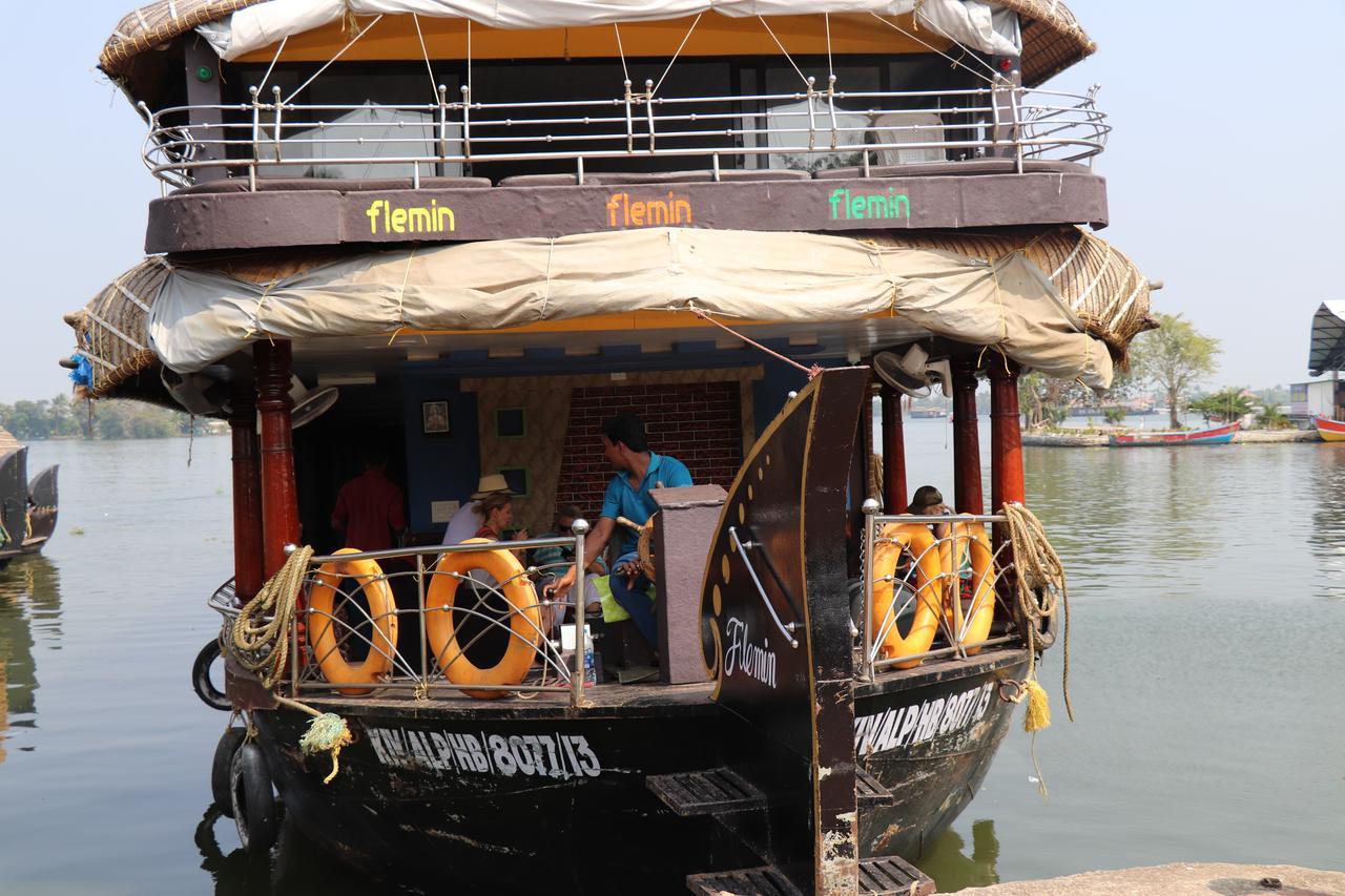 Friends Cruise, Nightstay Houseboat Alappuzha ภายนอก รูปภาพ