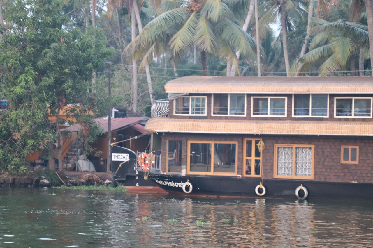Friends Cruise, Nightstay Houseboat Alappuzha ภายนอก รูปภาพ