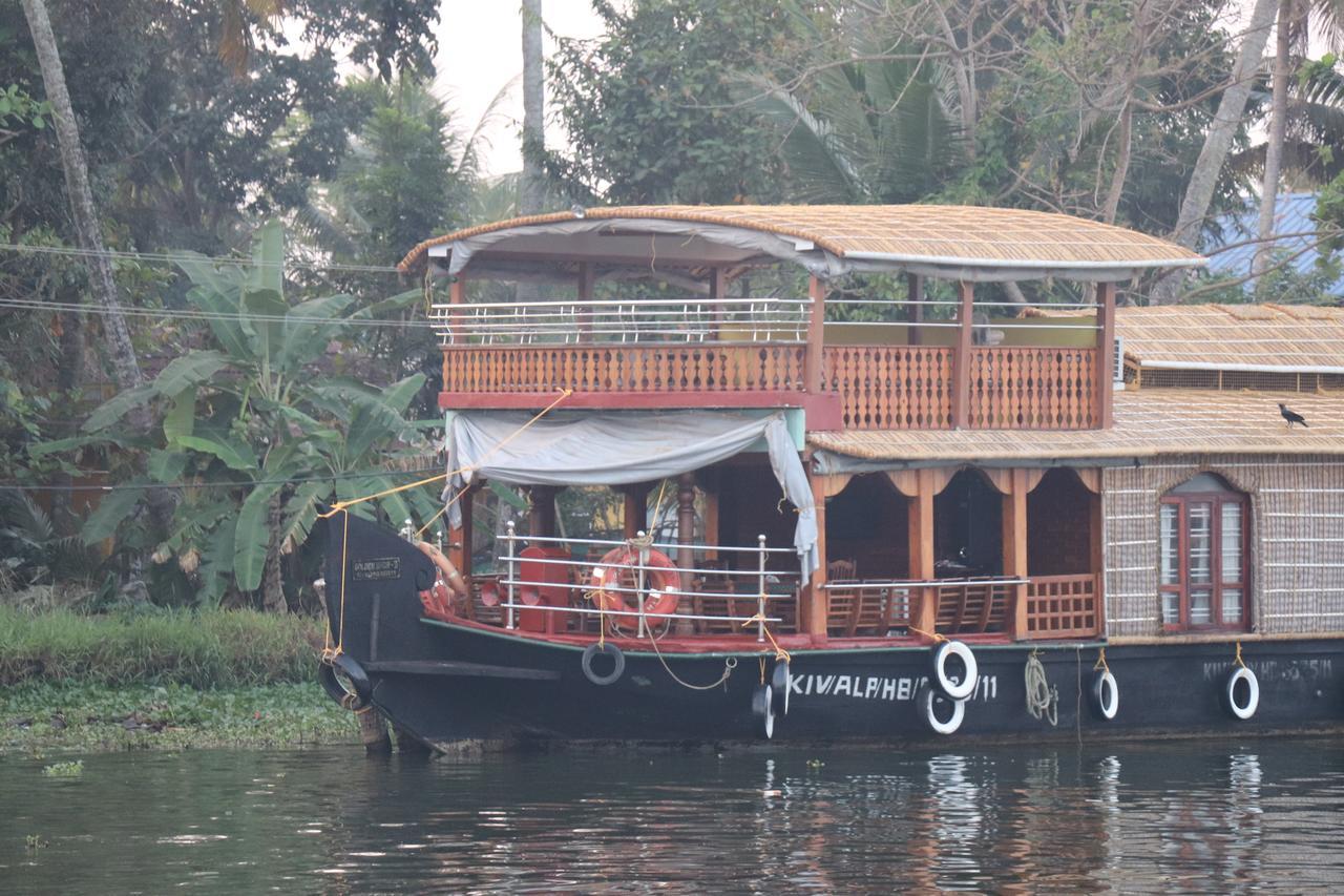 Friends Cruise, Nightstay Houseboat Alappuzha ภายนอก รูปภาพ