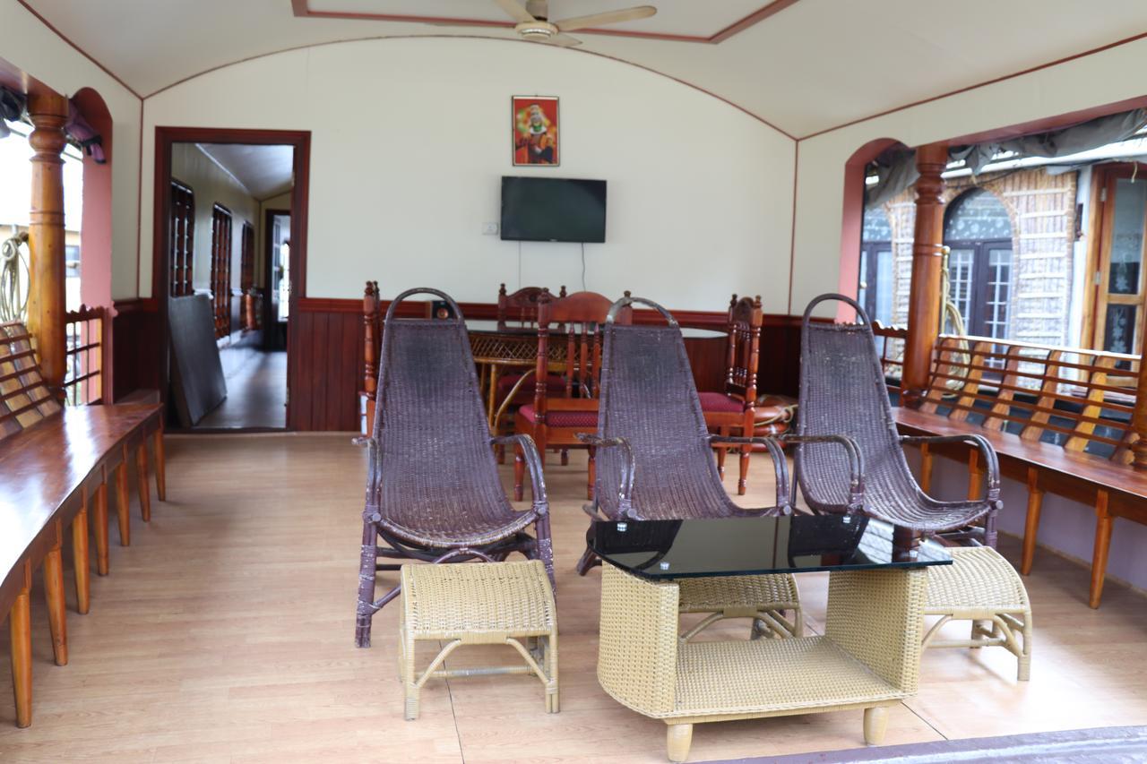 Friends Cruise, Nightstay Houseboat Alappuzha ภายนอก รูปภาพ