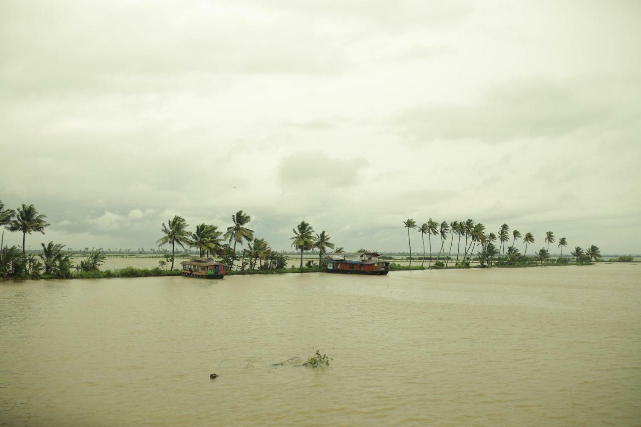 Friends Cruise, Nightstay Houseboat Alappuzha ภายนอก รูปภาพ