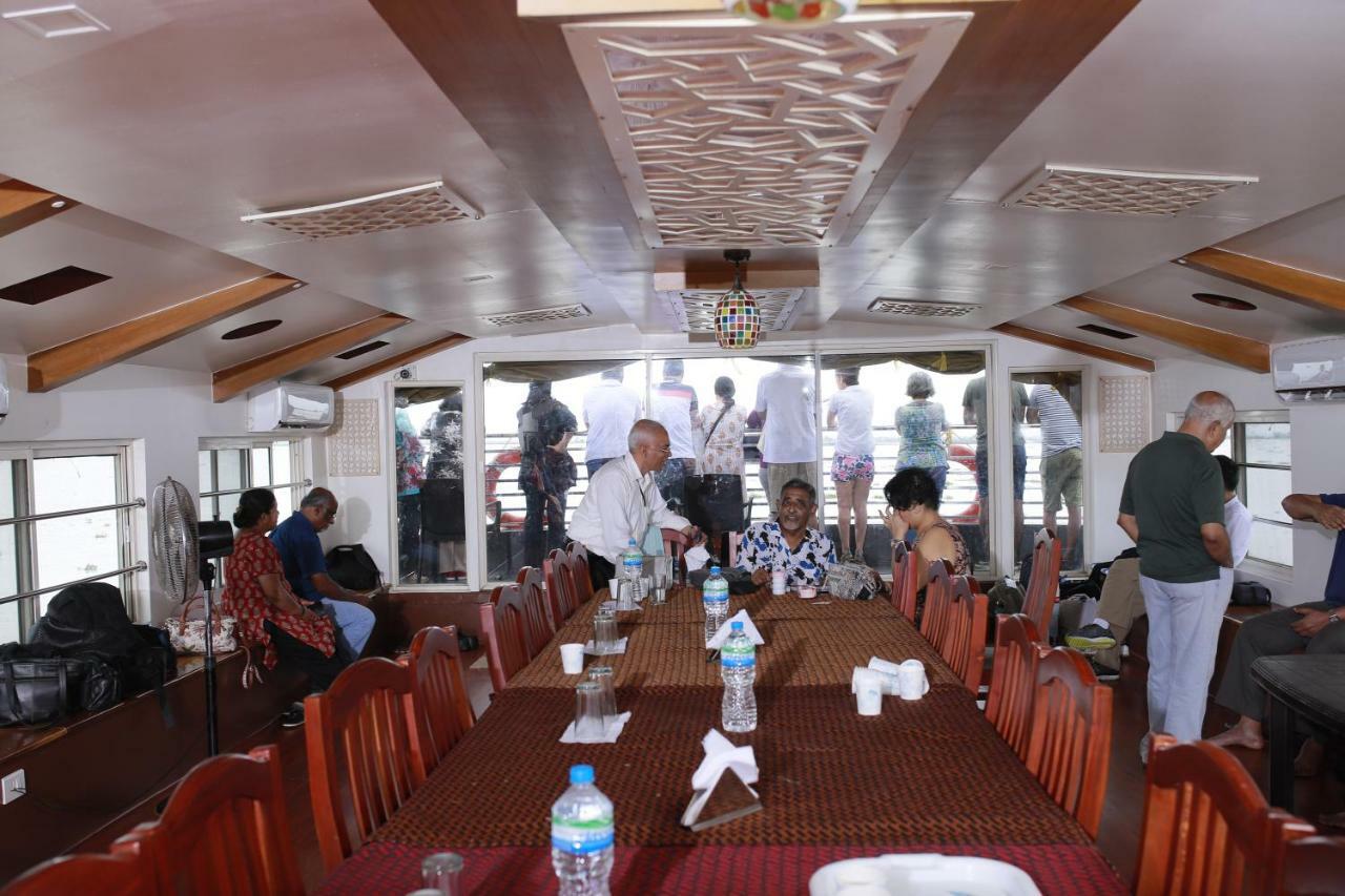 Friends Cruise, Nightstay Houseboat Alappuzha ภายนอก รูปภาพ