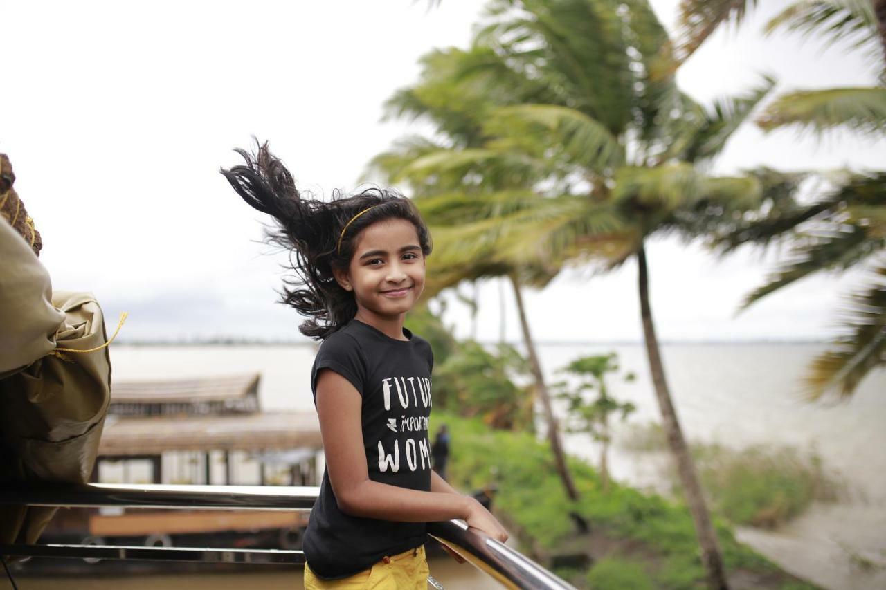 Friends Cruise, Nightstay Houseboat Alappuzha ภายนอก รูปภาพ